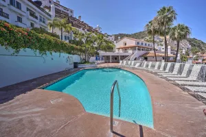 Image of Quiet Avalon Getaway Villa with Ocean View and Balcony
