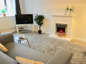 Image of Eastleigh House By Your Stay Solutions Short Lets & Serviced Accommodation Southampton With Free Wi-Fi & Close to Airport