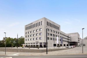 Image of Vienna House by Wyndham Ernst Leitz Wetzlar