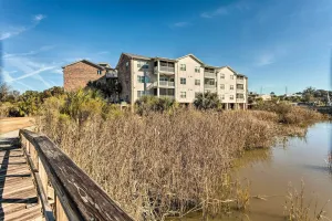 Image of 3rd-Floor Riverfront Condo Walk to Downtown Eats!