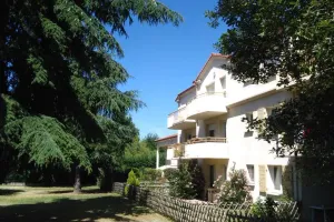 Image of Chambre d'hôtes avec balcon et vue sur le parc, hôte privé