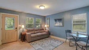 Image of Delightful 2-bedroom, 1-bath home near Biloxi's scenic Back Bay