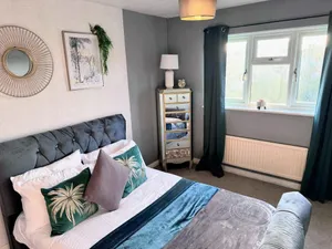 Image of Ashford Blissful Retreat Modern 3-bed House
