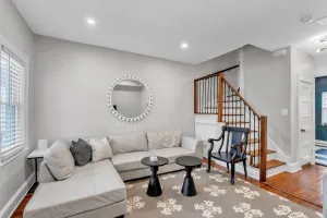 Image of Chez Old Town Walk To Shops Metro & Waterfront 2 Bedroom Townhouse