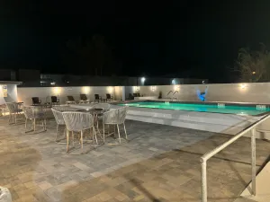 Image of Deluxe Inn & Suites
