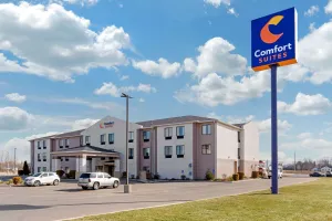Image of Comfort Suites South Haven near I-96
