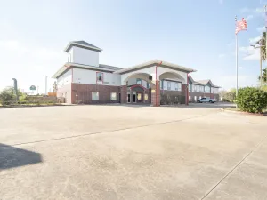 Image of OYO Townhouse Clute Lake Jackson