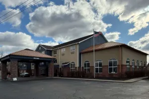 Image of Comfort Inn & Suites Sharonville - Cincinnati North