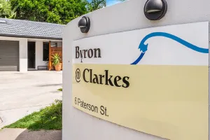 Image of Byron at Clarkes