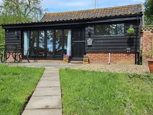 Image of Lovely 1-Bed Cottage in Mendlesham Green