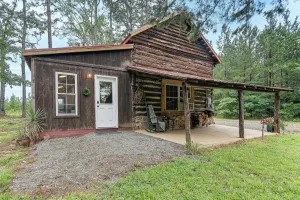 Image of 12 Mi to Staunton River State Park: Off-grid Cabin