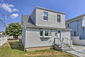 Image of Long Island Home Near Beaches and Golf