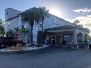 Image of Days Inn & Suites by Wyndham Bonita Springs North Naples