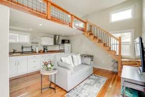 Image of Pacheco/martinez Studio: 22 Mi to Dtwn Oakland!