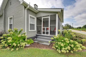 Image of Cozy Cottage: Minutes from Main St, Private Yard