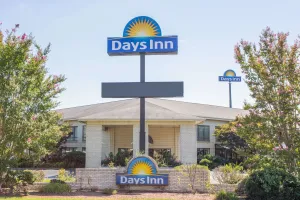 Image of Days Inn by Wyndham Spartanburg Waccamaw