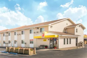 Image of Super 8 by Wyndham Moberly MO
