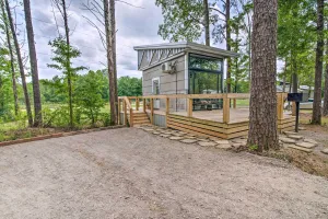 Image of 2 Mi to MSU Chic Tiny Home Retreat!