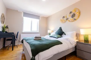 Image of Guildford Town Centre Apartment 55 Tv, Netflix