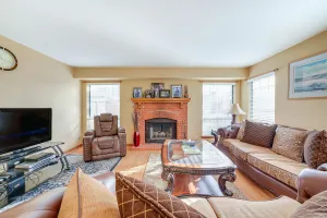 Image of Hanover Park Townhome w/ Grill: 36 Mi to Chicago!