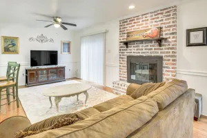 Image of 23 Mi to Nola: Cozy & Quaint Destrehan Townhome