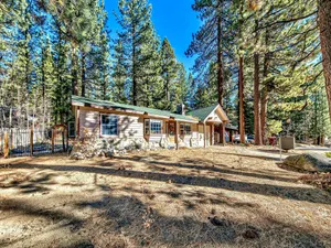 Image of 2556h Lazy Bear's Den 2 Bedroom Cottage by RedAwning
