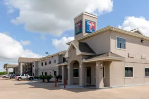 Image of Studio 6 Bay City TX