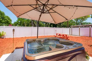 Image of Cozy Jacuzzi Home