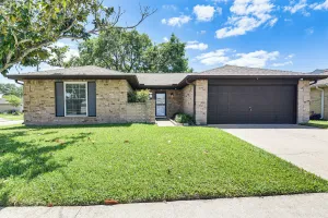 Image of Patio, Fire Pit & Yard: Family Home in Pearland