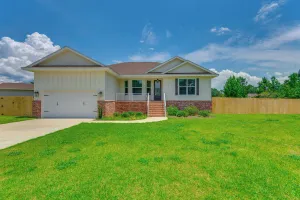 Image of Modern Family Home w/ Spacious Yard in Milton