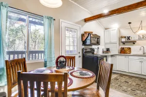 Image of Cozy Cottage w/ Pool Btwn Knoxville & Pigeon Forge