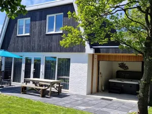 Image of Cozy Vacation Home With a hot tub