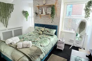 Image of The Hideaway Cottage Feel Patio Central Parking