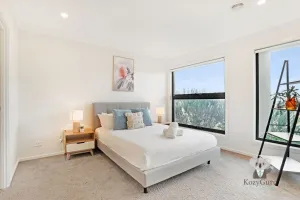 Image of KOZYGURU Greenvale VIC Roomy Charming 7 Bed House + Free Parking VGR021