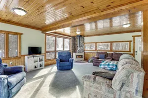 Image of Riverside Retreat Near Trails in Johnson Creek