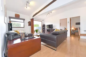 Image of Gorgeous 3BD Cottage in the Heart of Guildford