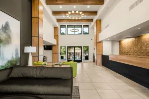 Image of Oxford Suites Redding