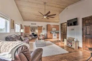 Image of Pet-Friendly Retreat on a Horse Breeding Farm!