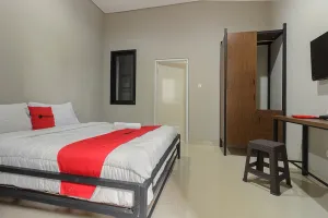 Image of RedDoorz near Puri Indah Mall