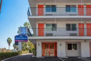 Image of Howard Johnson by Wyndham San Diego Hotel Circle