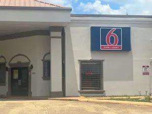 Image of Studio 6 Hammond, LA I12 I55