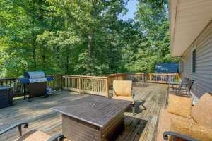 Image of Harpers Ferry Cabin - Walk to Private Lake!