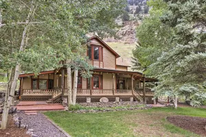 Image of Family Home in Georgetown Walk to Town and Railroad