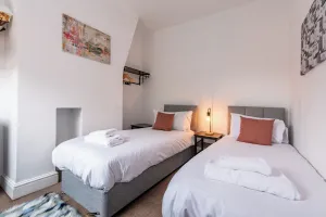 Image of Lumley House - Delightful 2BR Terraced House near Birmingham
