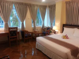 Image of Grand Laurel Hotel