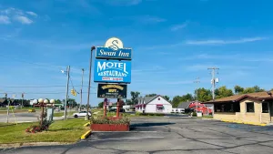 Image of Capital O Swan Inn Comstock Park