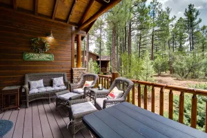 Image of Deck and Fire Pit Show Low Villa in the Pines