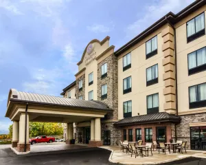 Image of Comfort Suites Uniontown