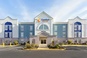 Image of Comfort Suites East Brunswick - South River