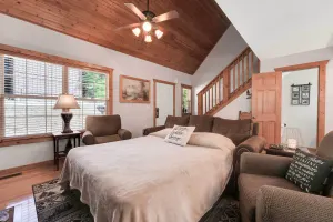 Image of 6 Mi to Branson Strip! Lakefront Home with Fireplace